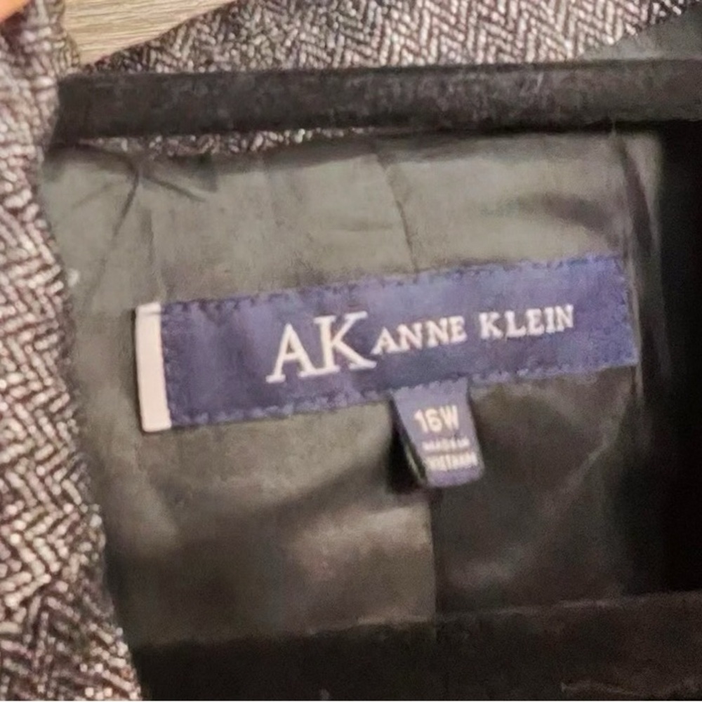 Anne Klein Black & Metallic Silver Tweed Single-Button Blazer - Picture 7 of 7